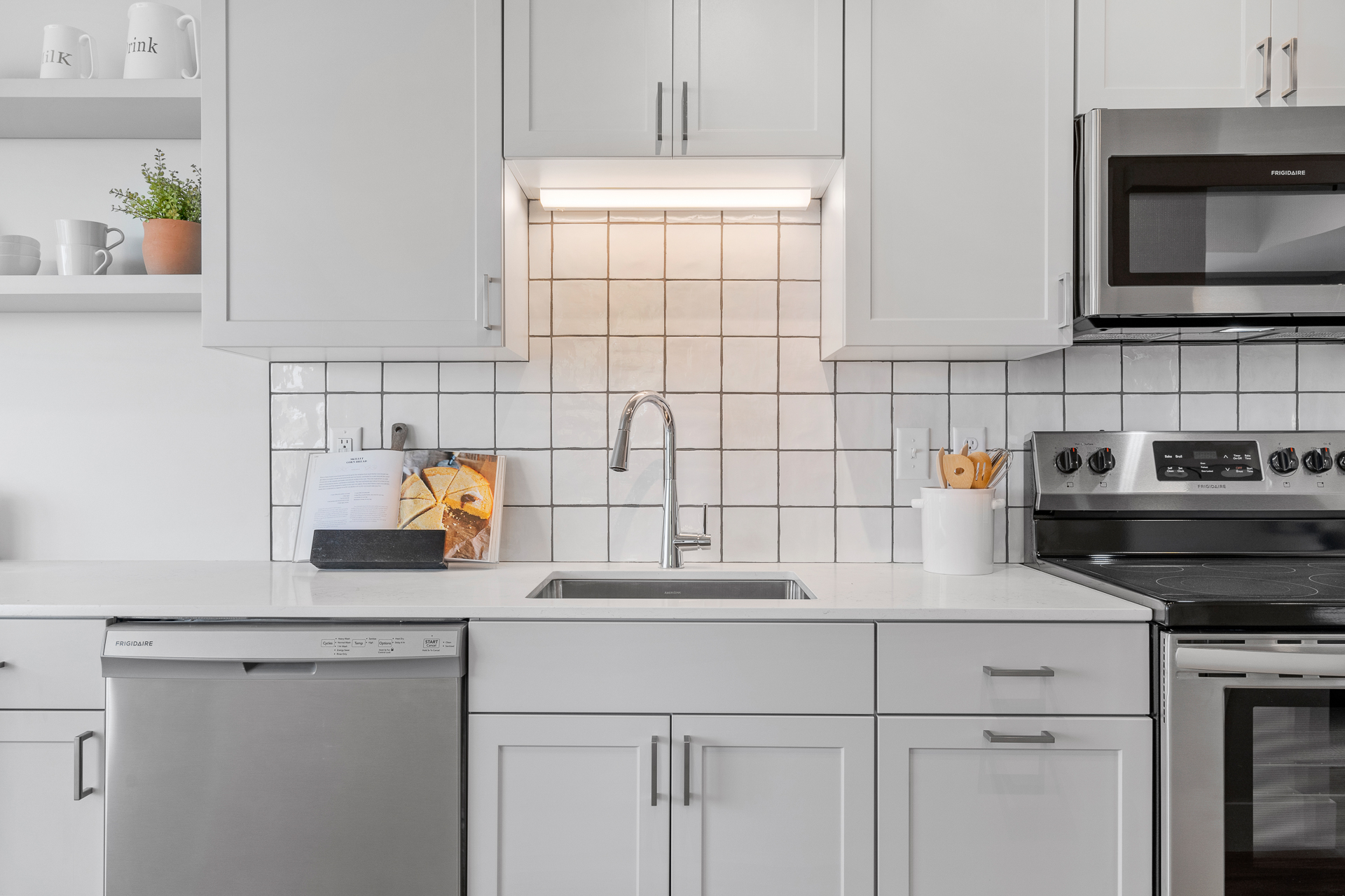 470 Lexington Pkwy S Web-2