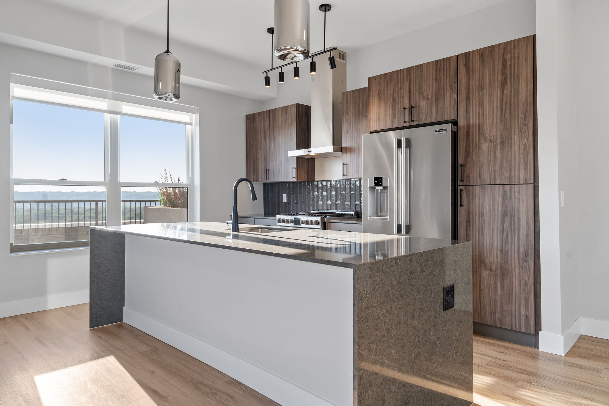 57-web-or-mls-470 Lexington Pkwy-57