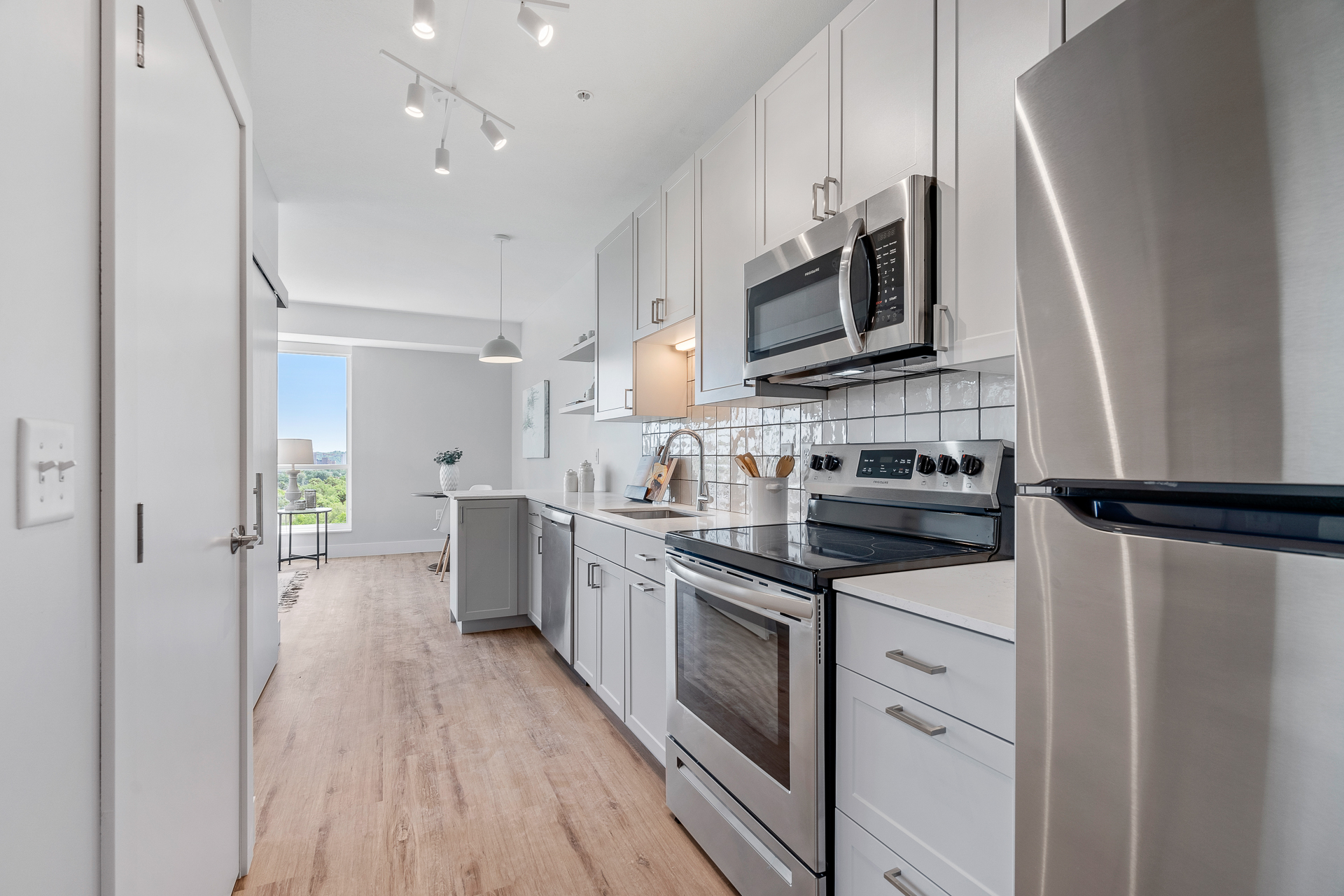 470 Lexington Pkwy S Web-1