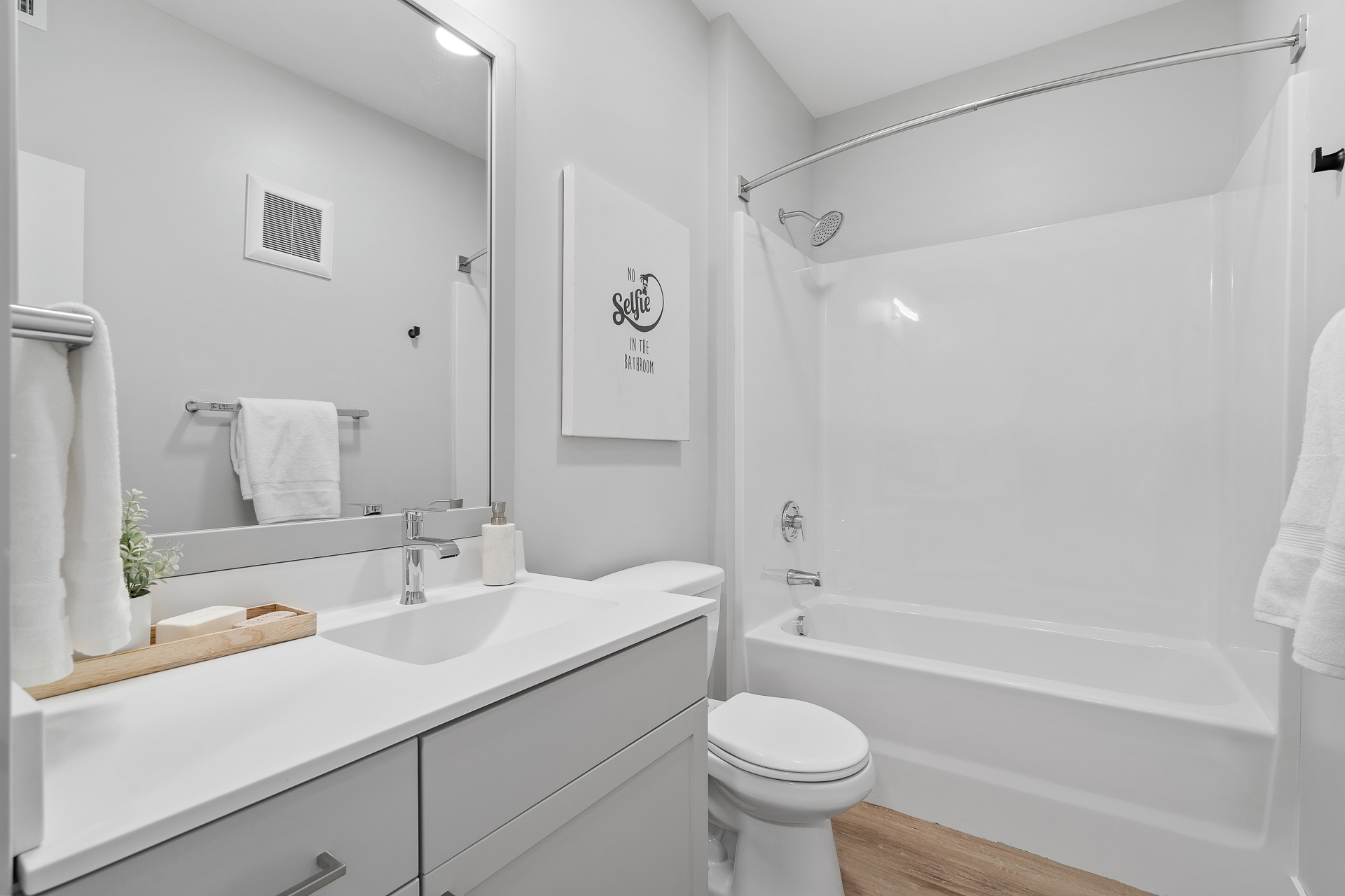 470 Lexington Pkwy S Web-10